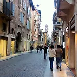 Appartamento Marconi Loggia Delle Erbe Verona